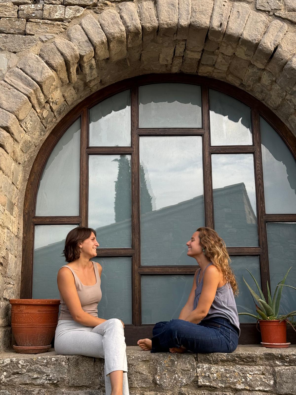 Margarita y Lucía riendo